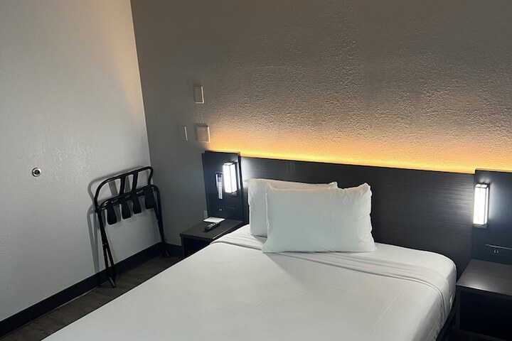 Room 22 of 35