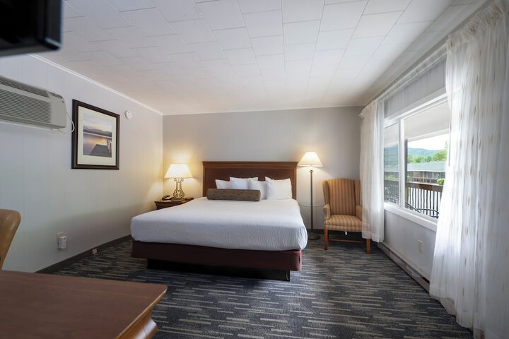 Scottys Lakeside Resort