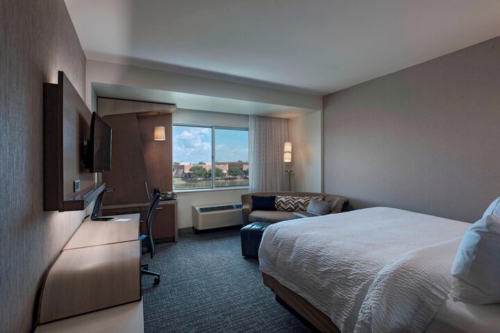 Courtyard by Marriott Houston Sugar Land / Lake Pointe