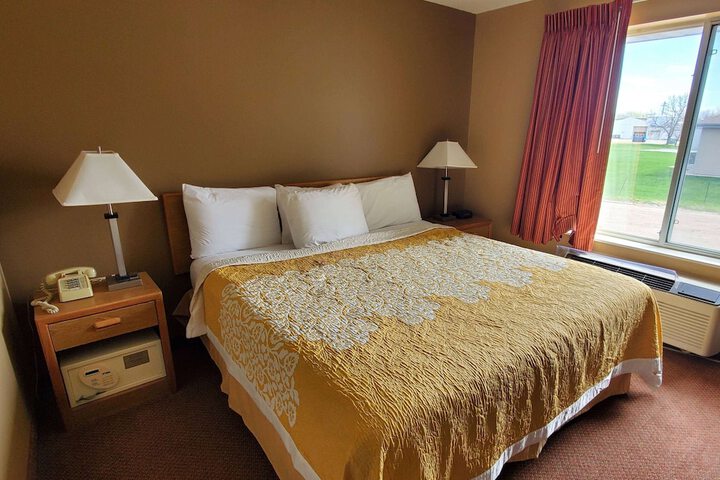 Room 17 of 18