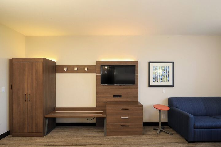 Room 27 of 69