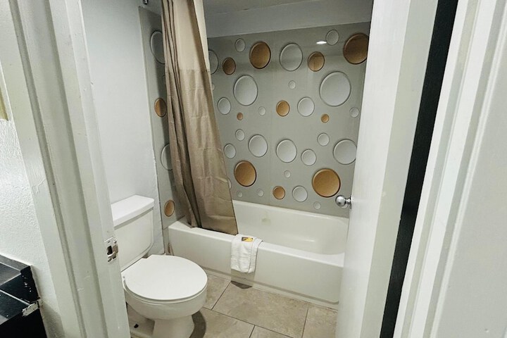 Room 33 of 45