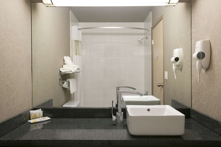 Room 16 of 34