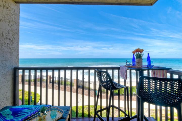 Solana Sunset Stunning Beachside Retreat for 4!