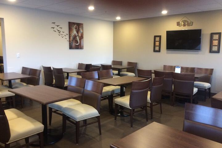 Comfort Inn & Suites Medicine Hat