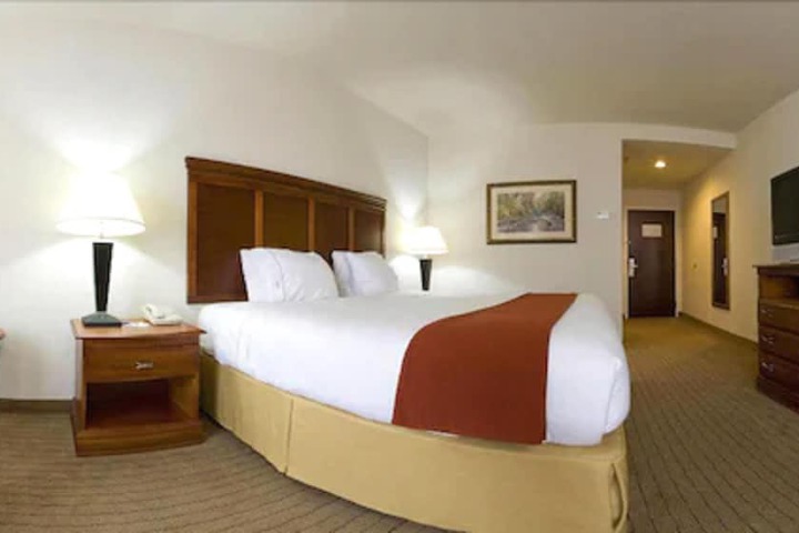 Room 30 of 47