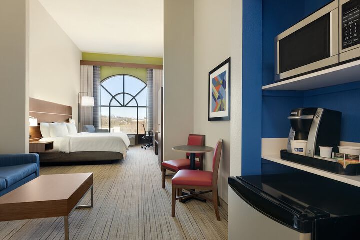 Holiday Inn Express Hotel and Suites of Opelika / Auburn by IHG