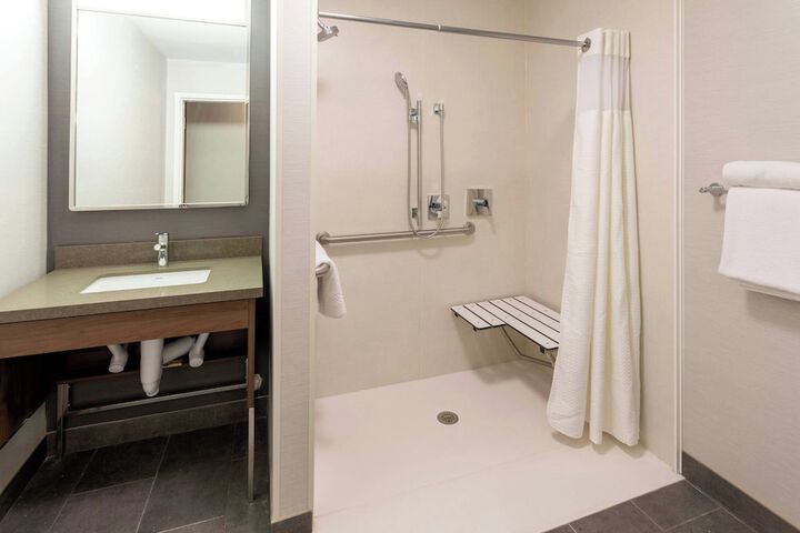 Courtyard Minneapolis St. Paul / Roseville by Marriott