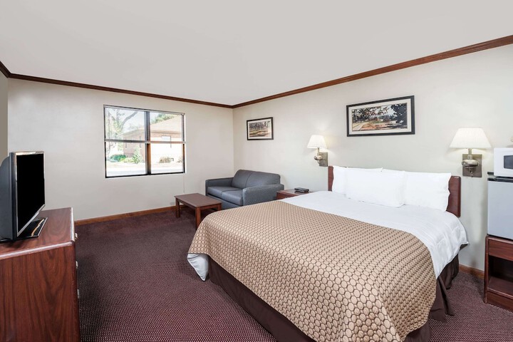 Room 16 of 16