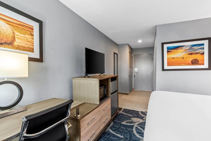Quality Inn Shawnee North I-40