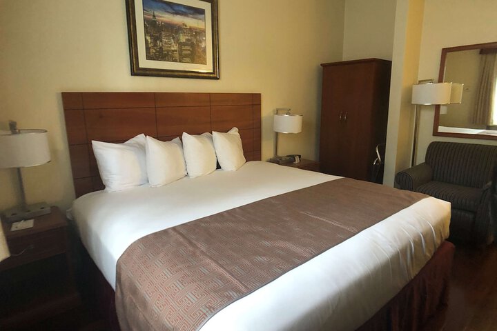 Room 8 of 14