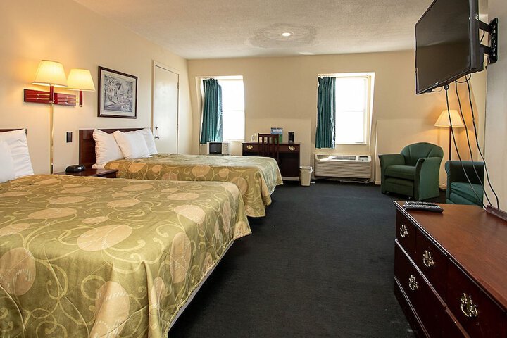 Country Squire Inn & Suites