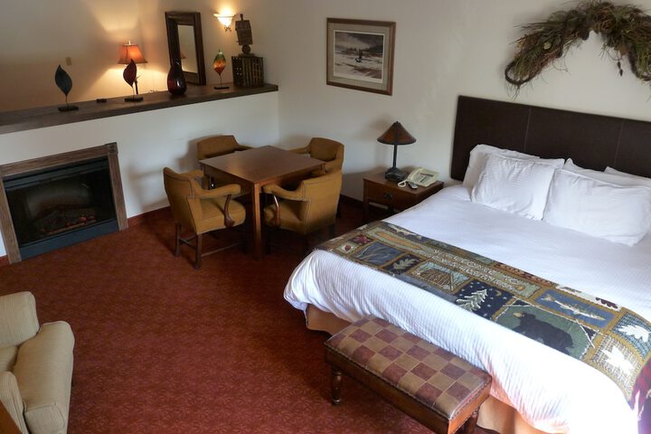 Riverbank Lodge