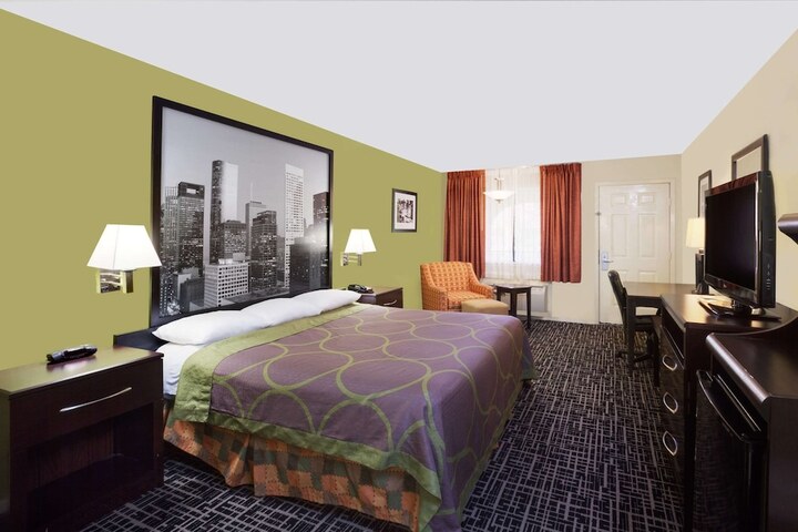 Room 10 of 13
