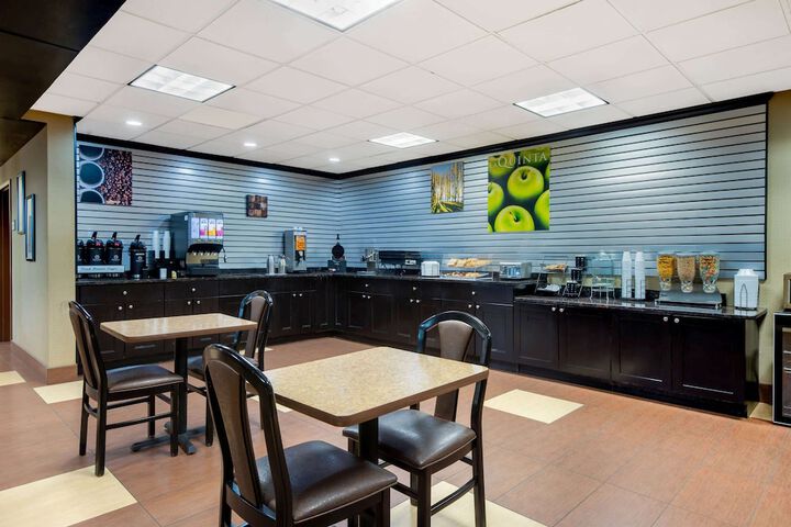 La Quinta Inn by Wyndham West Long Branch / NJ Shore Area