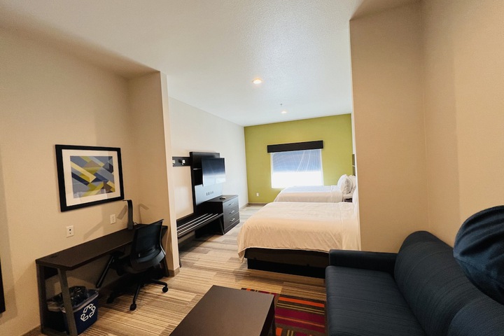 Holiday Inn Express & Suites Salinas by IHG