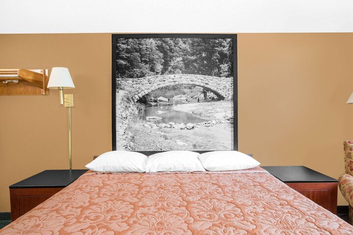Room 8 of 16