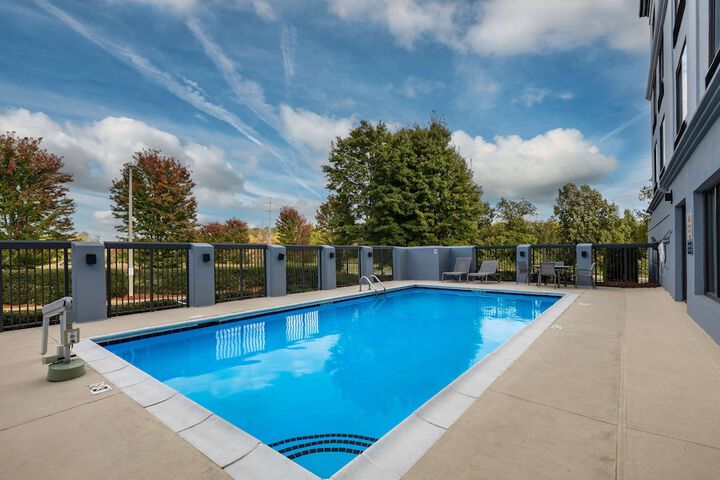 Wingate by Wyndham Charlotte Speedway / Concord