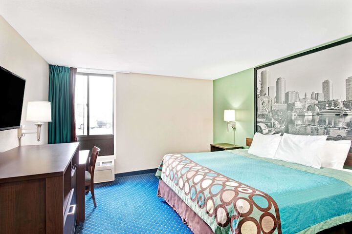 Room 9 of 17