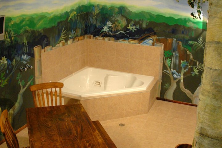 Wildwood Inn Tropical Dome & Theme Suites