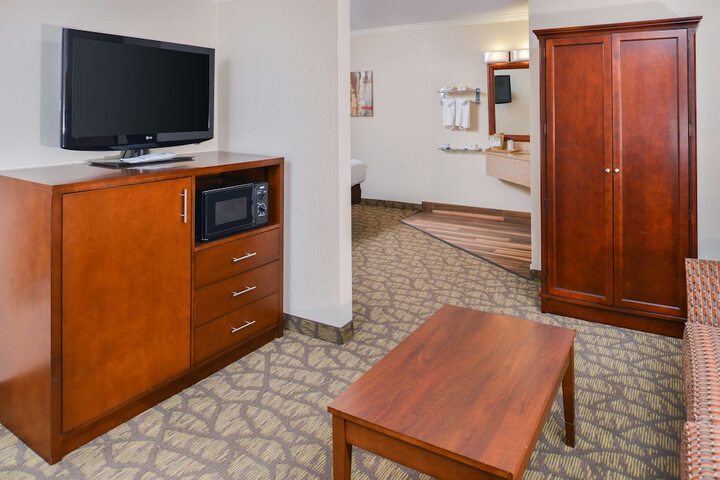 Room 13 of 40