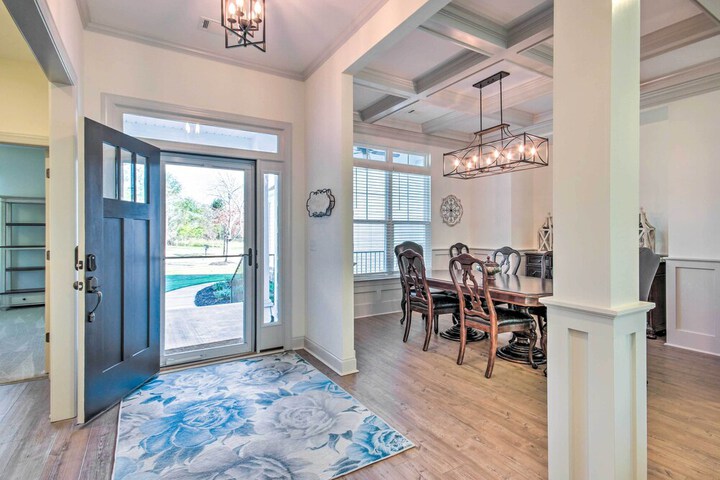 North Augusta Getaway w / Large Deck & Yard