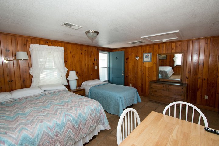 Room 105 of 199
