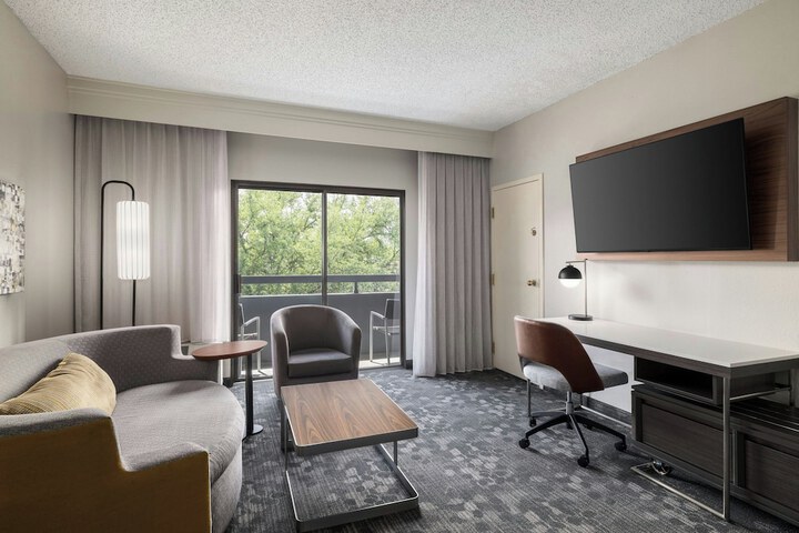 Courtyard by Marriott Dallas-Fort Worth / Bedford