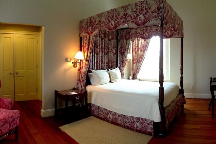 Room 23 of 47