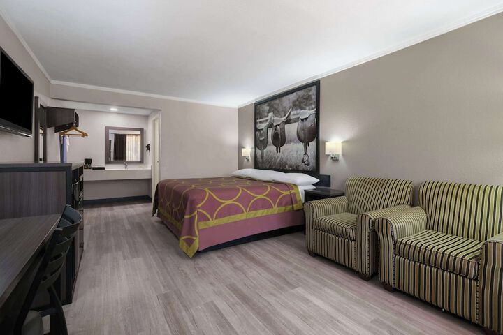 Super 8 by Wyndham Longview / North