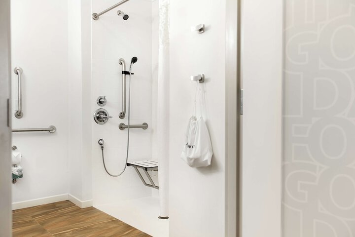 Room 16 of 52