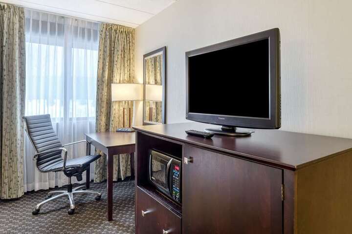Room 27 of 61