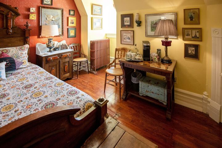 Room 10 of 40