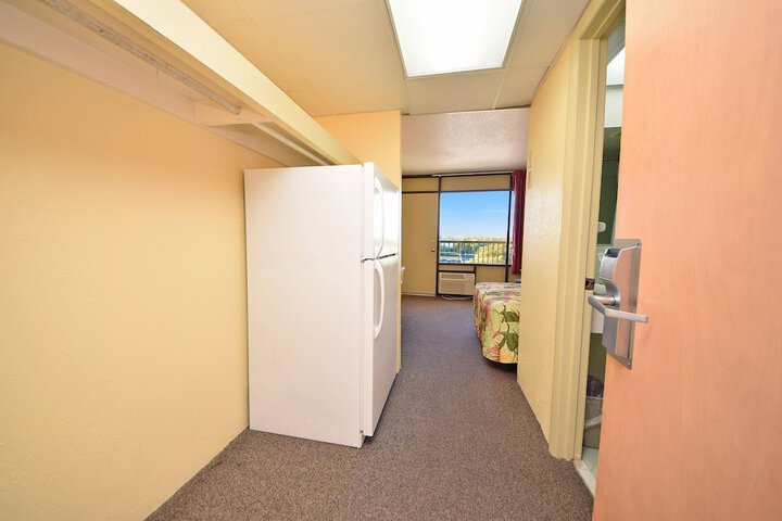 Room 102 of 138