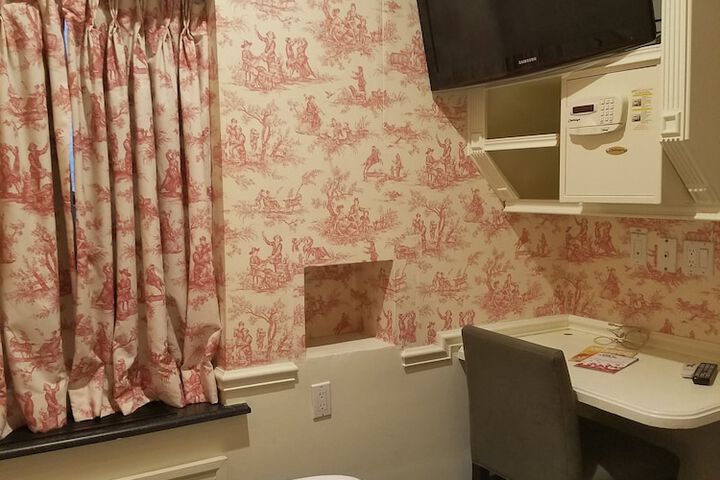 Room 80 of 84