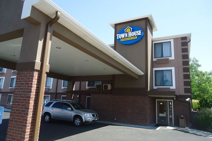 Hotel 5 of 50