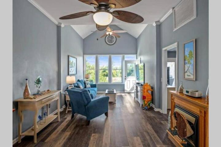 Aqua Haven - Second Street from Beach Home