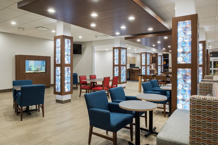 Holiday Inn Express & Suites West Plains Southwest by IHG