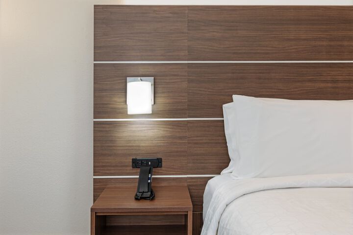 Room 18 of 40