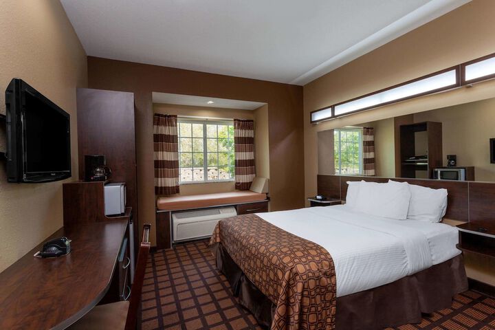 Room 8 of 17