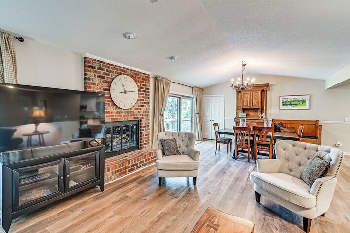 Charming Pinehurst Getaway w / Golf Course View!
