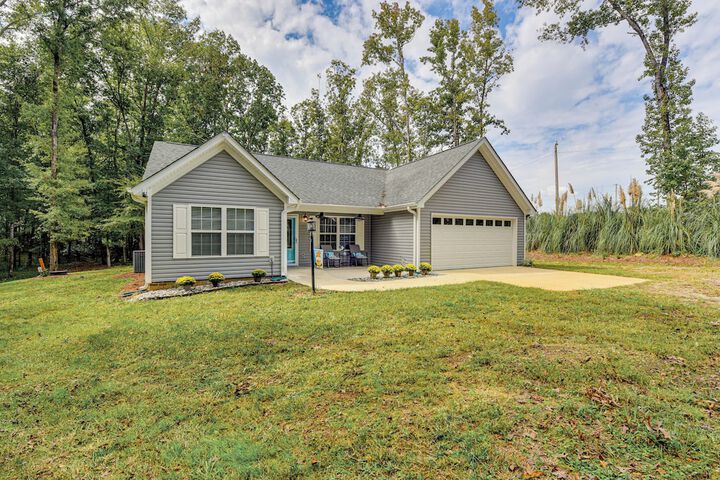 Pet-friendly Home in Monroe: Deck Grill & Yard!