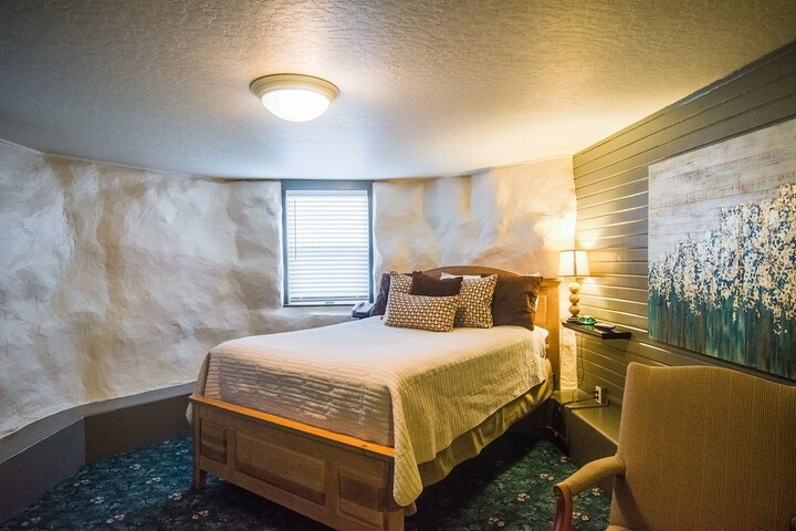 Room 81 of 144