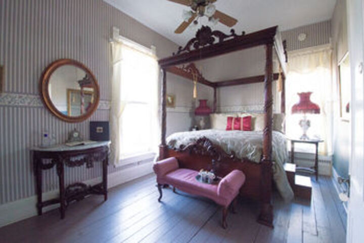 Munzesheimer Manor Bed & Breakfast