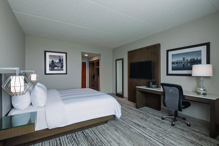 Room 25 of 42