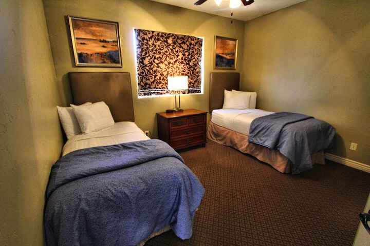 Room 10 of 24