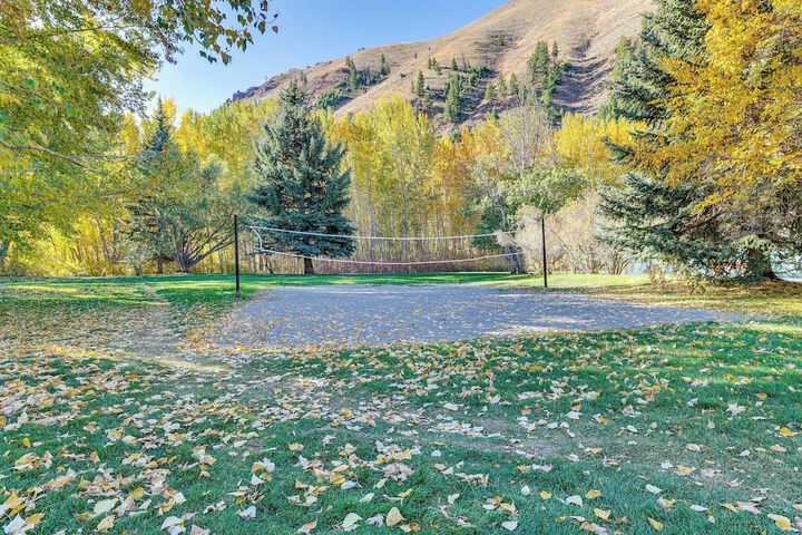 14 Miles to Sun Valley: Updated Getaway!