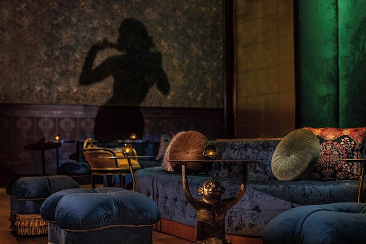 Lounge 81 of 104