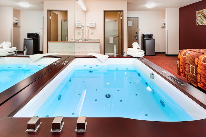 Grand Marquis Waterpark Hotel & Suites