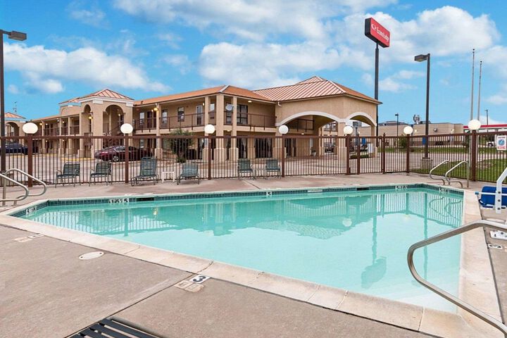 Econo Lodge Hillsboro I-35